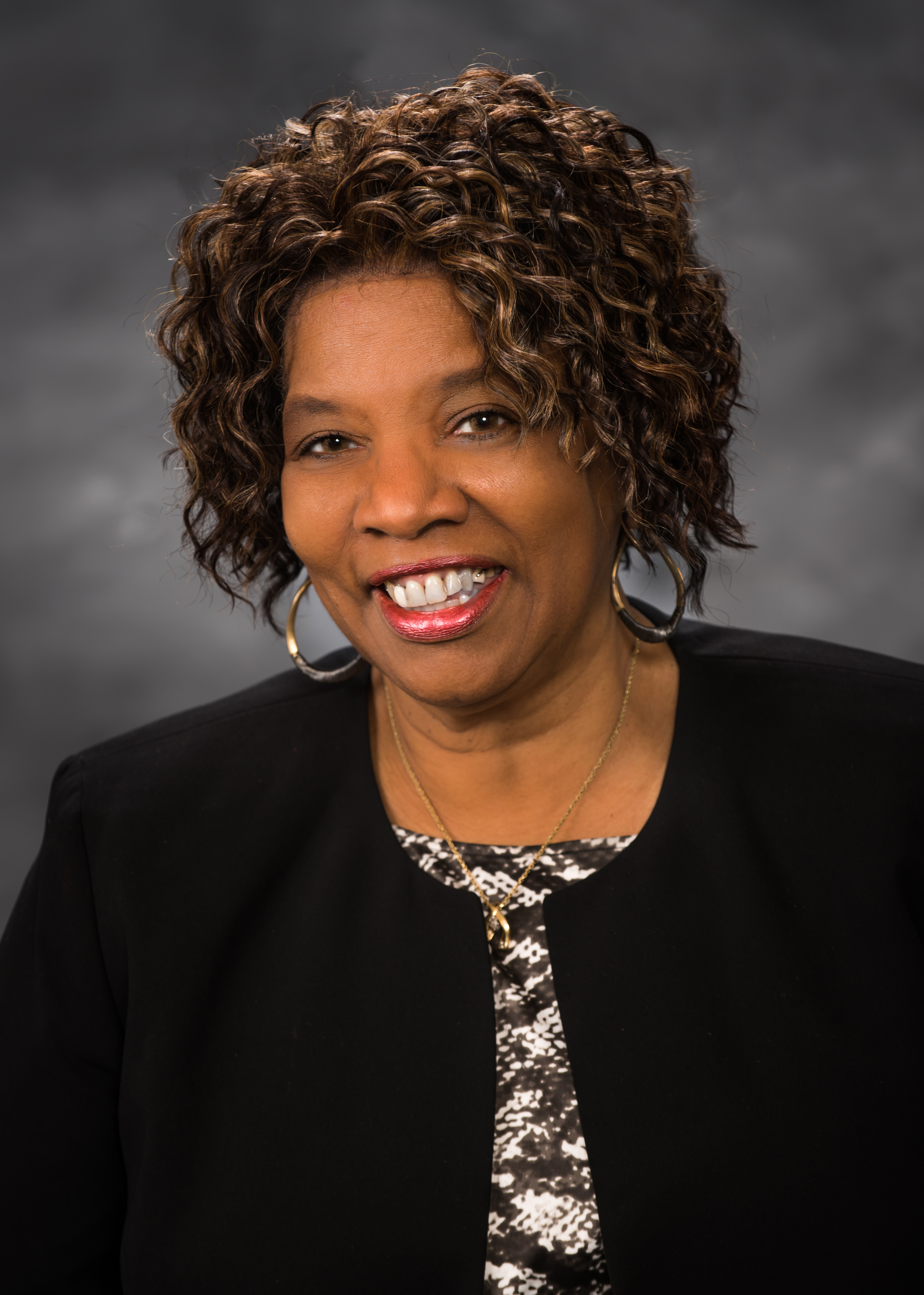 Gwen McFarlin - grey bkrnd 2015